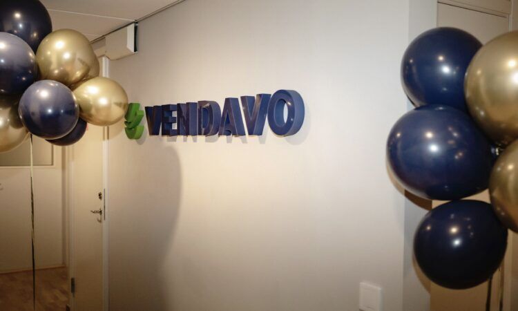 Vendavo employees celebrating 25 years of profitable innovation